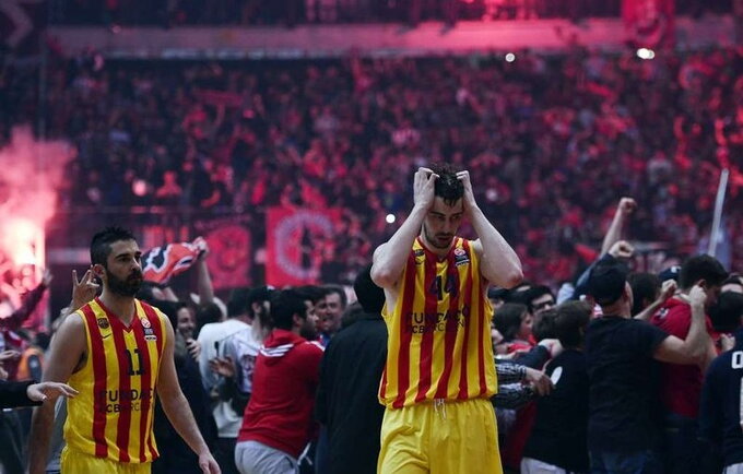 „Barcelona“ Pirėjų paliko nuleistomis galvomis (Scanpix nuotr.) 