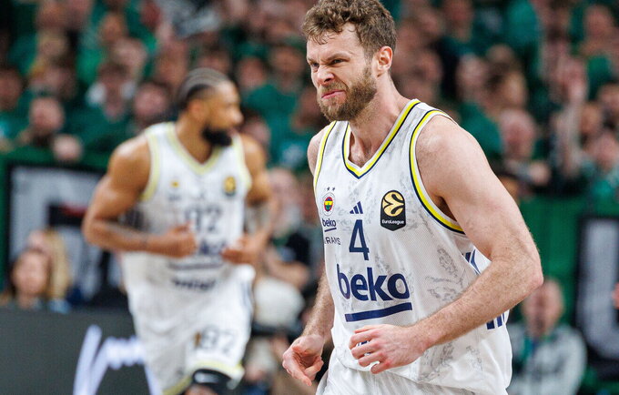 N.Melli liks Stambule (BNS nuotr.)