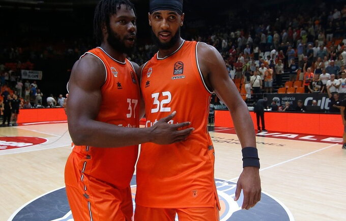 S.Ojeleye ir B.Daviesas traukė komandą paskui save