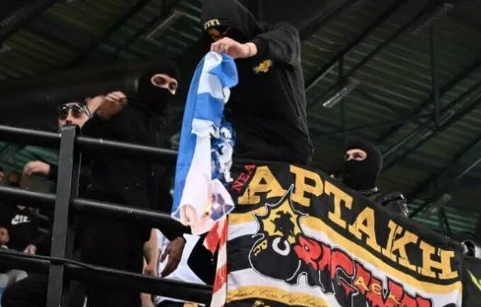 AEK sirgaliai sudegino Izraelio vėliavą