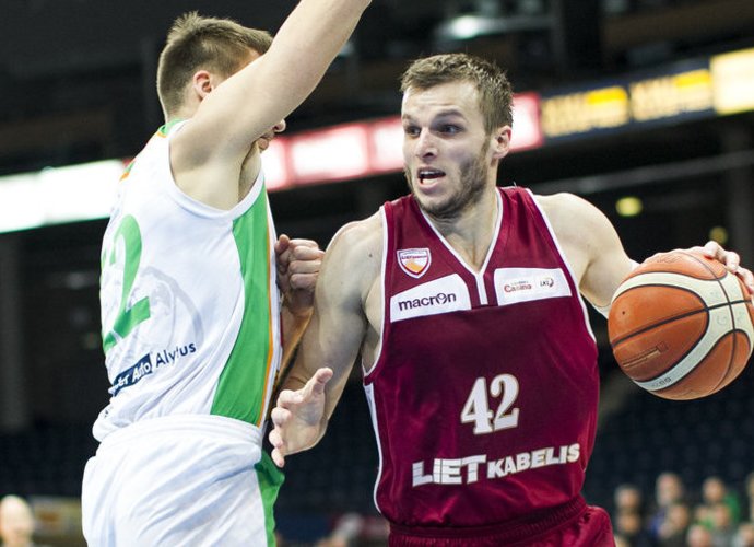 V.Vasylius išbandė jėgas su M.Kazonu (www.kavolelis.lt)