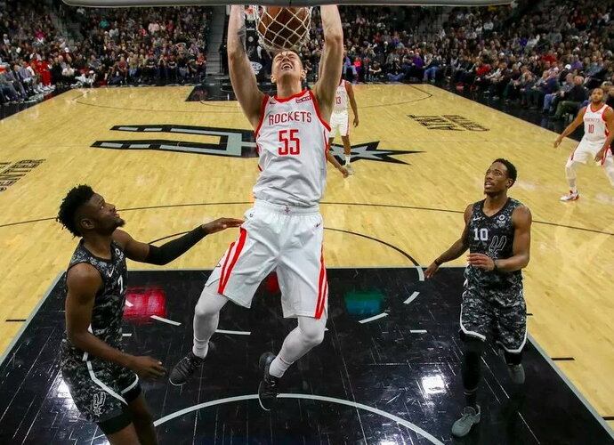 I.Hartensteinas kitą sezoną bus pilnavertis „Rockets“ narys (Foto: USA TODAY Sports)