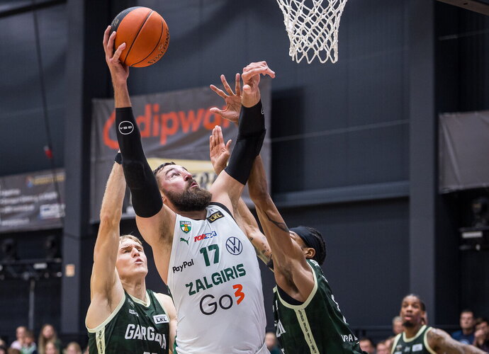 J.Valančiūnas su „Žalgiriu“ lankosi Klaipėdoje (Foto: Rokas Lukoševičius)