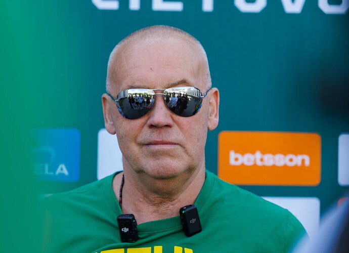 R.Kurtinaitis atvyko į stovyklą (BNS nuotr.)