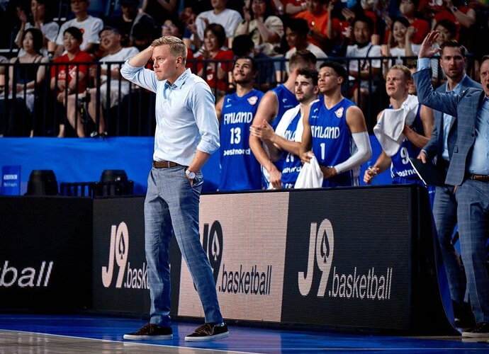 L.Tuovi taps L.Banchi asistentu (FIBA nuotr.)