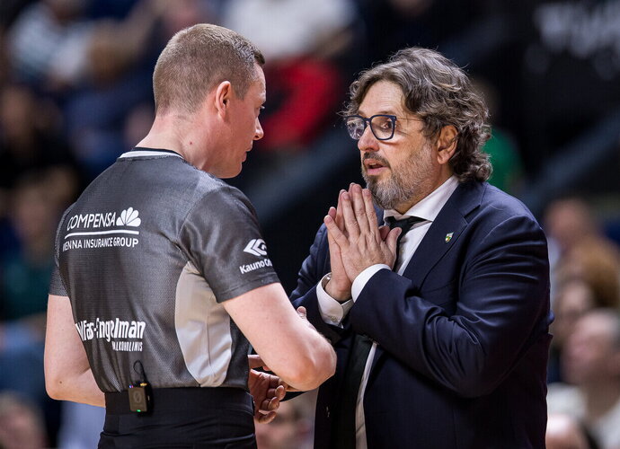 A.Trinchieri mano, kad atkrintamosioms komanda turi pasistiebti (Foto: Rokas Lukoševičius)