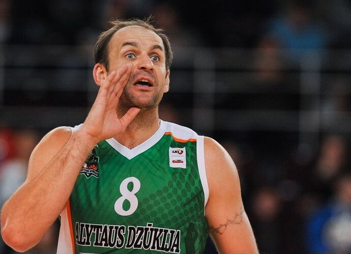 N.Varnelis suklydo lygioje vietoje (Edvardas Blaževičius, Fotodiena.lt)