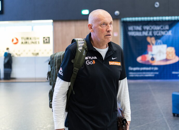 R.Kurtinaitis su rinktine išvyko į Europos čempionatą (BNS nuotr.)