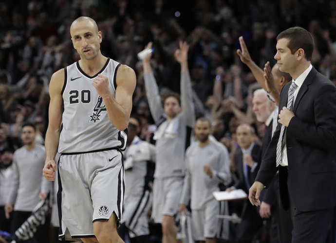 E.Ginobili pataikė lemiamą tritaškį (Scanpix nuotr.)