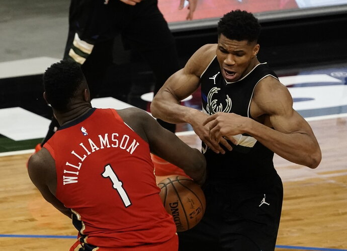 Atletų dvikovoje G.Antetokounmpo pranoko jaunesnį kolegą (Scanpix nuotr.)