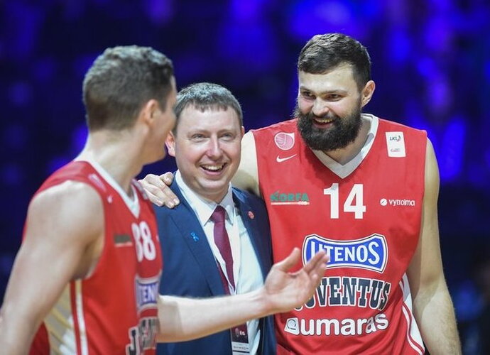 E.Skersis komentavo burtus (Matas Baranauskas, Fotodiena.lt)