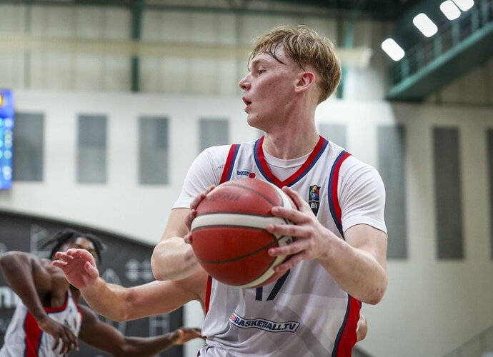 N.Cholevinskas keliasi į Lietuvą (FIBA nuotr.)