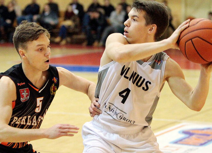 A.Šuliauskas šaudė tritaškius (Foto: Augustas Didžgalvis)