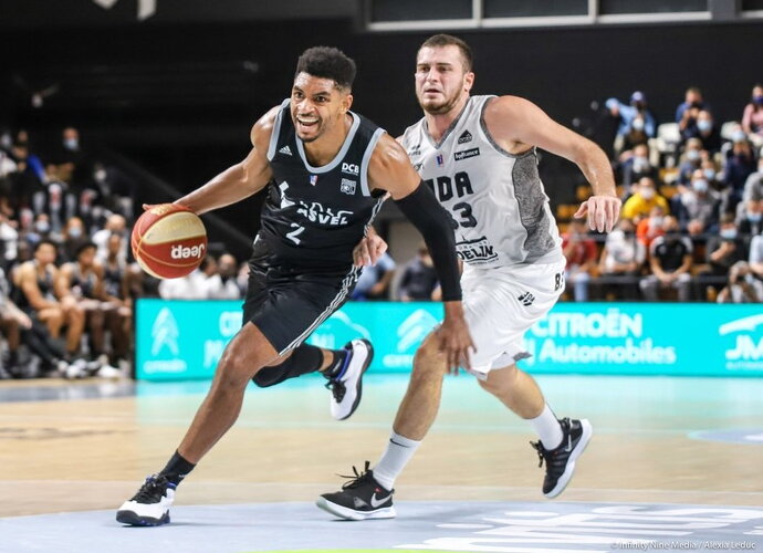 ASVEL kluptelėjo starte