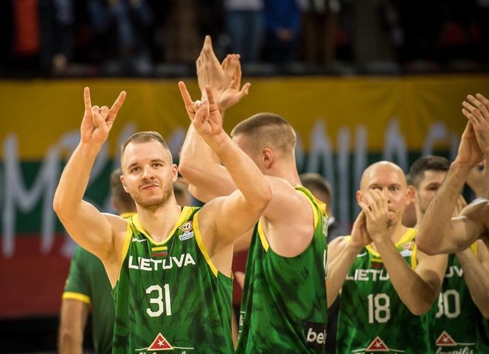 O.Olisevičius sužibėjo debiutiniame mače rinktinėje (FIBA nuotr.)