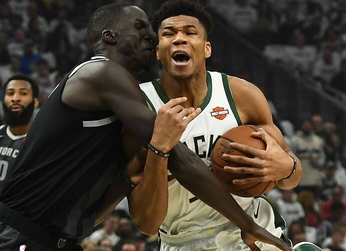 G.Antetokounmpo atliko įspūdingus dėjimus (Scanpix nuotr.)