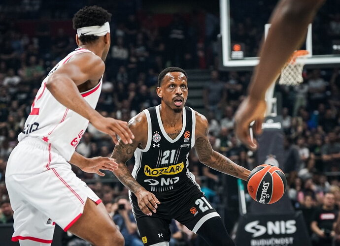 J.Nunnally tapo AEK nariu