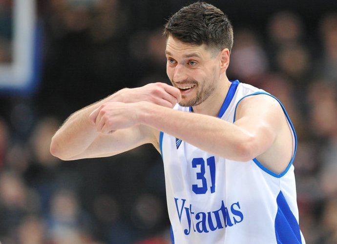 J.Sinica stebisi lėtai judančia rinka (Josvydas Elinskas, Fotodiena.lt)