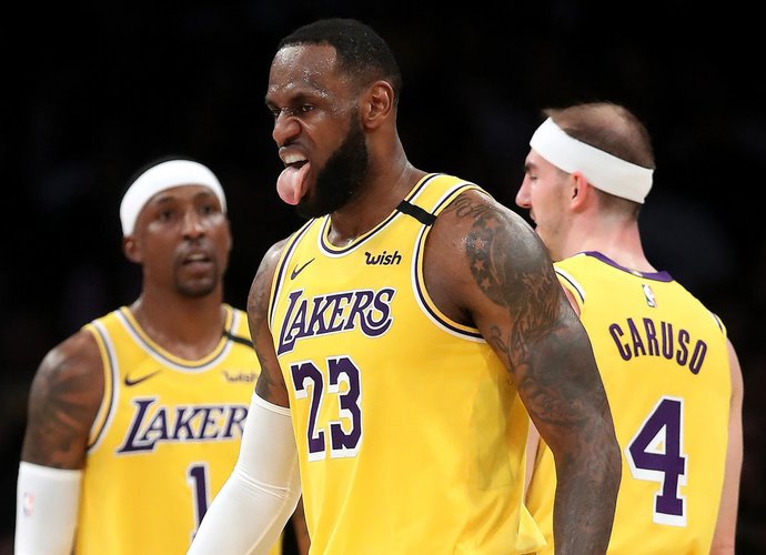 L.Jameso marškinėliai yra perkamiausi NBA (Scanpix nuotr.)