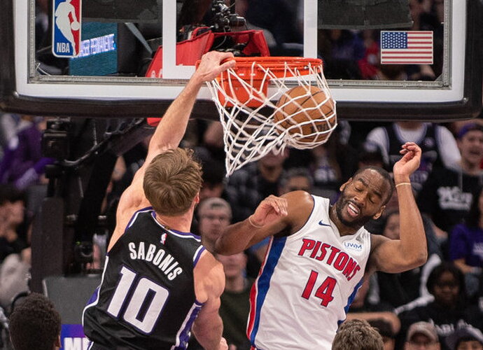 D.Sabonis tikrino lankų tvirtumą (Scanpix nuotr.)
