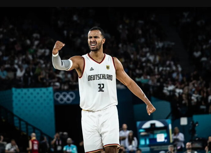 J.Thiemannas iššovė ketvirtfinalio mače (FIBA nuotr.)