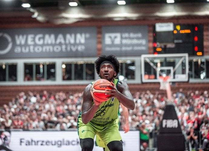 R.Thomasas domina LKL čempionus (FIBA Europe nuotr.)
