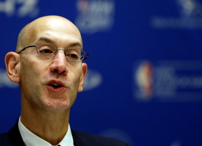 A.Silveris teigia, kad NBA ketina įvesti taisyklių pakeitimus (Scanpix nuotr.)