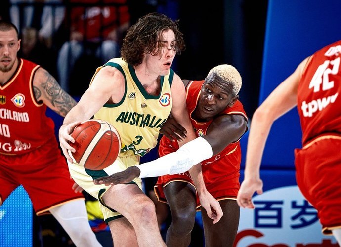 Australai gali tiesiausiu keliu žengti į olimpiadą (FIBA nuotr.)