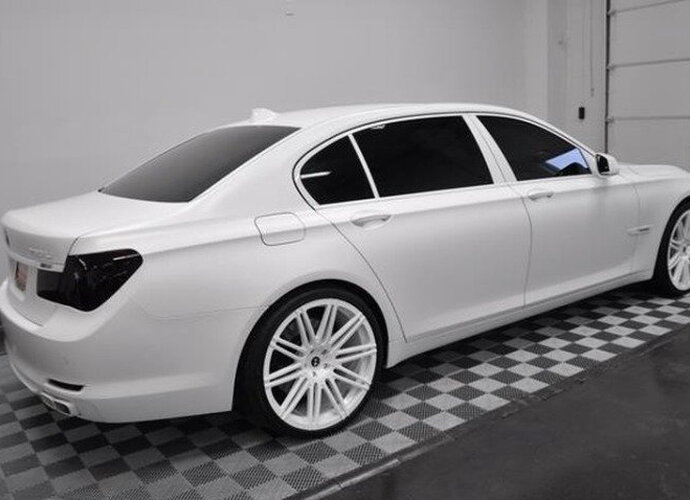 L.Jameso BMW