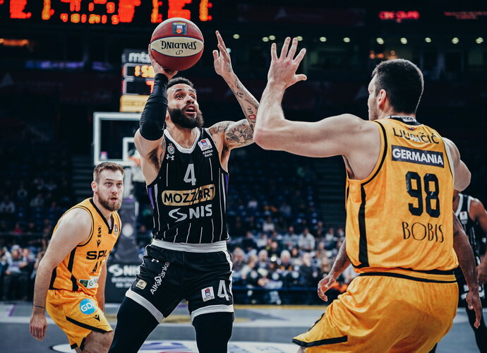 D.Washingtonas pelnė 24 taškus