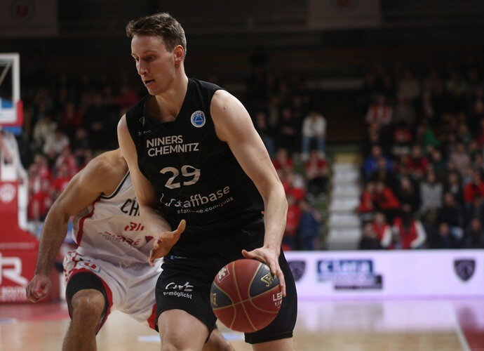 M.Sušinskas prašovė lemtingą metimą (FIBA Europe nuotr.)