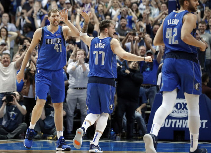 D.Nowitzki mėgaujasi atostogomis (Scanpix nuotr.)
