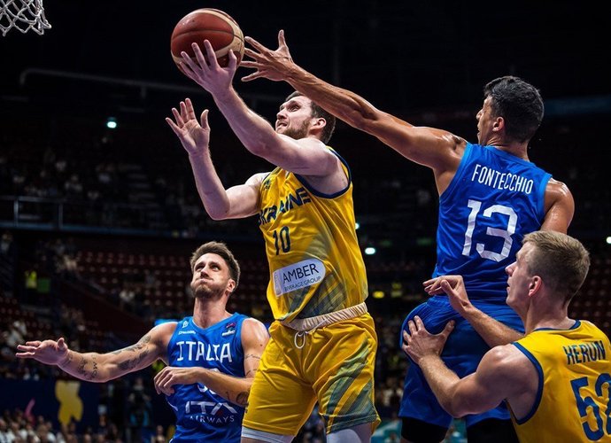 S.Michailiukas vedė rinktinę į pergalę (FIBA nuotr.)
