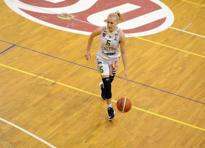 D.Saurazaitė norėtų mesti tritaškius kaip S.Curry (Foto: Linas Šilkaitis)