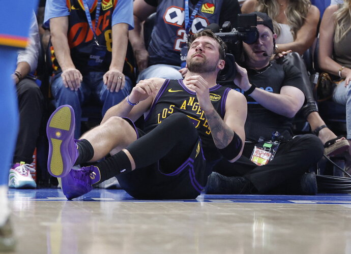 L.Dončičius bandys greičiau pasveikti Europoje (Scanpix nuotr.)