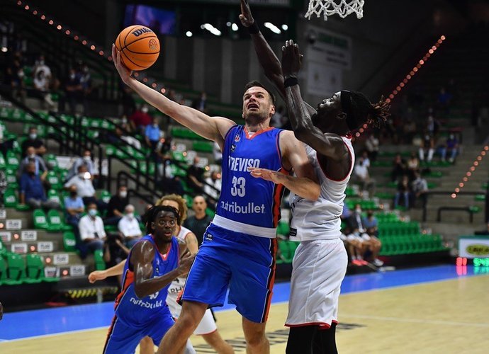 T.Dimša prie pergalės prisidėjo 10 taškų (FIBA Europe nuotr.)