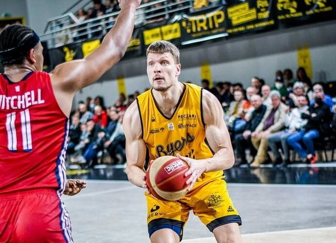 E.Mockevičius pelnė 8 taškus