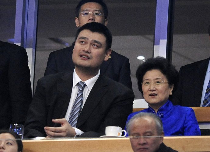 Y.Mingas ir Kinijos federacija toliau baudžia „Rockets“ (Scanpix nuotr.)