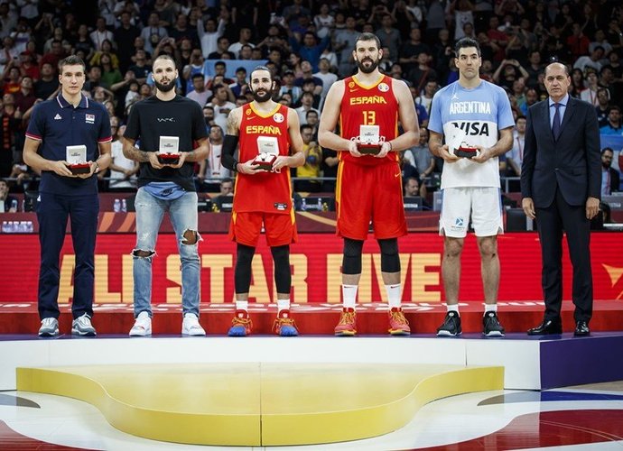Taip atrodo simbolinis turnyro penketas (FIBA nuotr.)