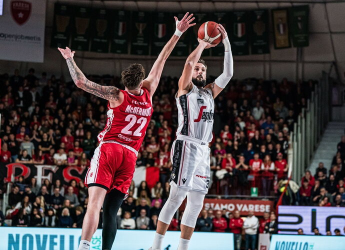 M.Belinelli surinko 20 taškų