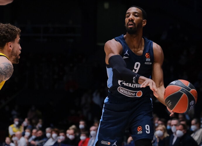 A.Hollinsas keliasi į Belgradą (Euroleague.net)