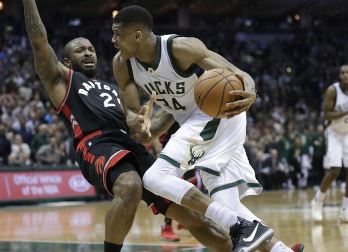 G.Antetokounmpo trauks graikus į priekį (Scanpix nuotr.)
