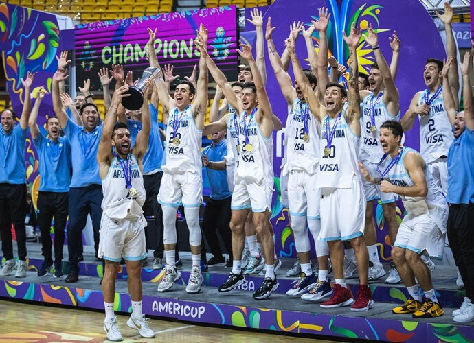 Argentiniečiai pelnytai švenčia (FIBA nuotr.)