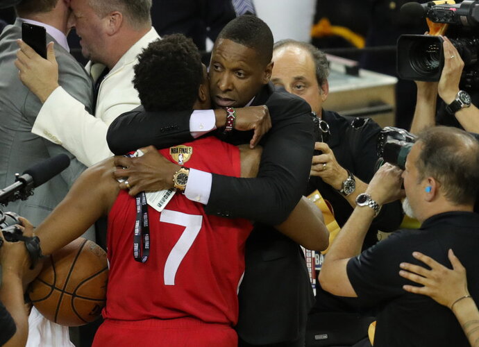 M.Ujiri dėkojo ne tik titulo laimėtojams, bet ir buvusiems komandos nariams (Scanpix nuotr.)