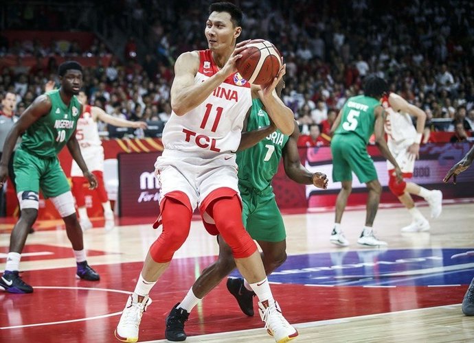 Kinai nesuspindėjo savo rengtame čempionate (FIBA nuotr.)