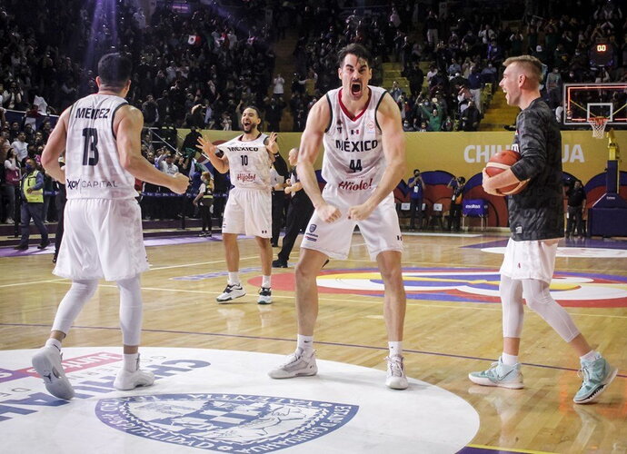 D.Amigo švenčia pergalę prieš JAV rinktinę (FIBA nuotr.)