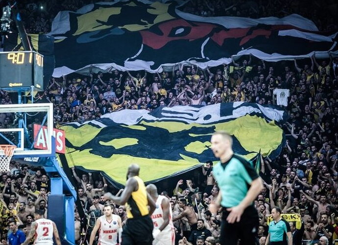AEK gerbėjai privirė košės visam klubui (FIBA Europe nuotr.)