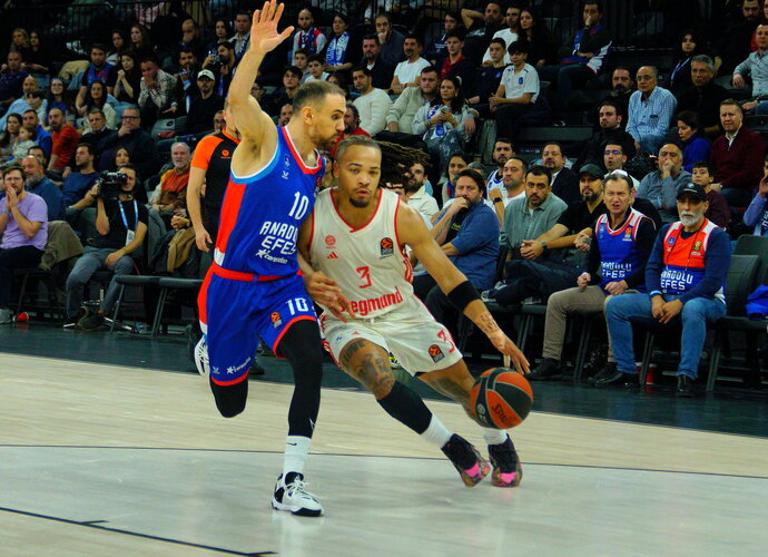 „Anadolu Efes“ apgynė tvirtovę nuo varžovų (Scanpix nuotr.)