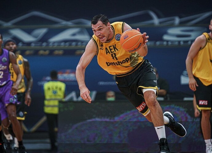 J.Mačiulis turės palaukti taurės kovų (FIBA nuotr.)