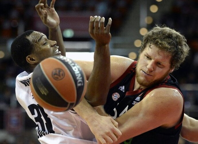 J.Bryantas lieka Miunchene (Scanpix)